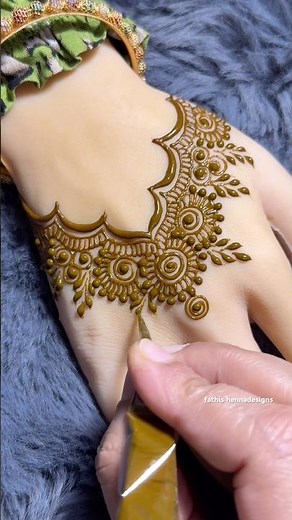 Beautiful and Easy Mehendidesign #simplemehndi #easymehndi #hennadesign #mehendidesign #hennaart