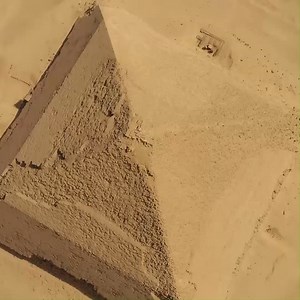 7.5K views · 176 reactions | 者 Tout le monde connaît les pyramides de Gizeh, mais peu de gens savent qu´il en existe plus d´une centaine au total en Egypte, dont certaines encore inexplorées ! ▶️ Top 7 des plus grandes pyramides, à découvrir jeudi à 21h10 sur RMC Découverte et RMC BFM Play ➡️ https://bit.ly/3wmT4BN | RMC Découverte | Facebook