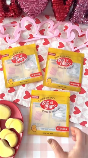 Your cookies will be the teacher’s pet this Valentine’s Day 🍪 Our All That and a Bag of Chips stand-up pouches make teacher gifts fun, easy, and super memorable. Pair them with our matching potato chip cookie cutters for the cutest little thank-you treats this year. Find them in our shop under Shop by Holiday > Valentine’s Day 💖 #valentines #decoratedsugarcookies #cookiepackaging #sugarcookies #cookiedecorating