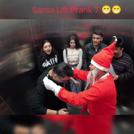 Santa Clause Lift Prank | Siddik Studio #vairlcomedy #liftprank #funnyvideo