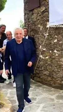 Michel Sardou at the end of his life: he appears frail with his son Romain and his pregnant daugh...