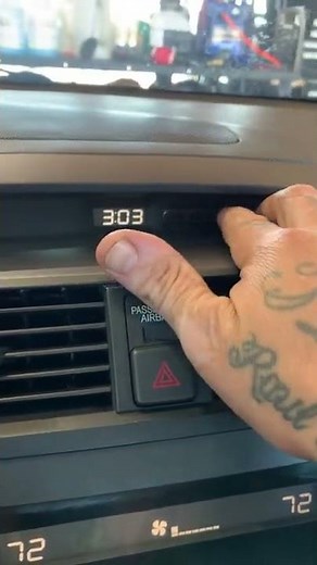 How to set clock on a 2005 Acura TL