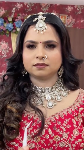 NANDANI GUPTA (simmi) ||DALTONGANJ MAKEUP ARTIST on Instagram: "TUTORIAL FOR YOU …… (Products knowledge, makeup products, makeup , makeup lover , makeup tutorial , real make up , no filter , no editing , makeup artist ) #trendingreels #reelsvideo #instagood #reelsinstagram #instalike"