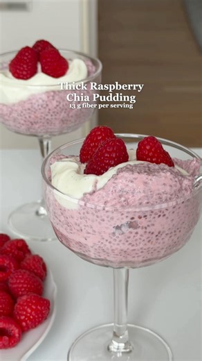 Thick Raspberry Chia Pudding🩷 13g fiber per serving! #healthysnack #chiapudding #fibermaxxing