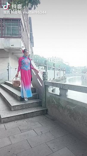 下雨天拍起不是很好，评剧刘巧儿选段送给亲们，祝大家身体健康一生平安。