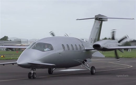 4K画质 会飞的？Piaggio Avanti P180 私人飞机