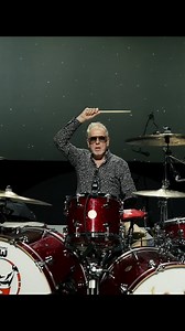 BERTRAM ENGEL, der als Drummer seit vielen Jahrzehnten das Rückgrat der Peter Maffay Band und von Udo Lindenbergs Panikorchester bildet, hat seine Memoiren geschrieben. Mit unbändiger Energie und Offenheit bringt er am 15.01.2025 Anekdoten und Erlebnisse auf die Bühne des @theaterhaus.stuttgart Mehr Infos und Tickets gibt's auf www.musiccircus.de. @bertram_engel_drums #betramengel #mitaltenmännernspieleichnicht #lesung #stuttgart #theaterhaus #musiccircusconcertbuero | Music Circus Concertbüro S