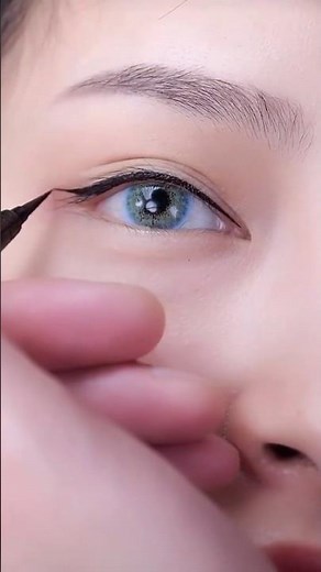 Perfect Arrow Eyeliner tutorial #makeup #eyemakeup #eyeliner #lipstick #shorts #viral