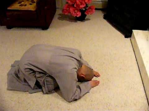 How to do prostrations in Chinese Buddhism - front view