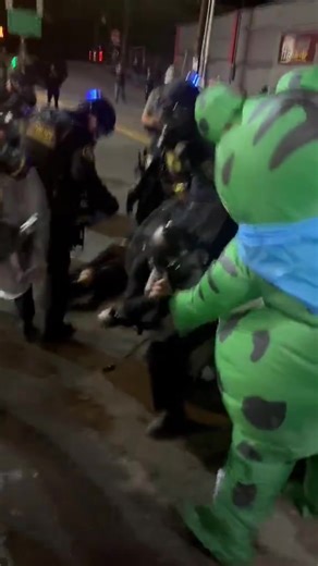 AWESOME! One of the anarchists decided to wear an inflatable frog suit, thinking it would PROTECT him. He was SEVERELY wrong! An officer ran up behind him and sprayed a MASSIVE amount of MACE into the fan that inflates the suit. F.A.F.O | 𝐌 𝐀 𝐆 𝐀