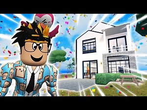 building my FIRST HOUSE in ROBLOX ROVILLE... It totally went not wrong