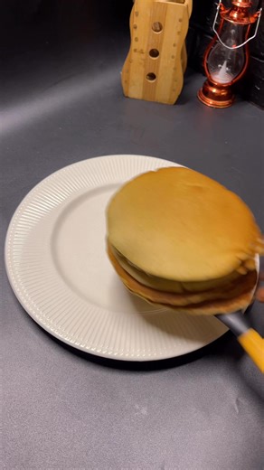 Most pancakes fail for the same 10 reasons. Fix these, and your stack will rise: • Don’t overmix the batter – overmixing = tough pancakes. • Rest your batter – 5–10 mins lets the gluten relax for fluffier results. • Medium-low heat is king – too high and you’ll burn outside before inside cooks. • Look for bubbles – when bubbles form & edges set, that’s your flipping cue. • Butter or oil balance – too much makes them greasy, too little sticks. • Stack & serve warm – nobody likes a cold, sad panca