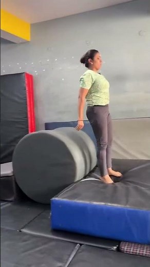 Formt flips flyflipper Academy gymnastic