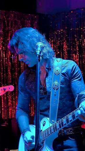 "Άλλη Μια Μέρα" Βασίλης Μπαμπανιάρης Live #greekrock #vasilismpampaniarismusic #greekmusic