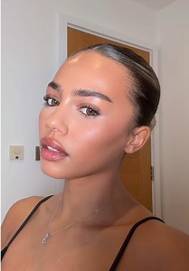 Victoria Beckham Foundation: Easy Blur Foundation Overview