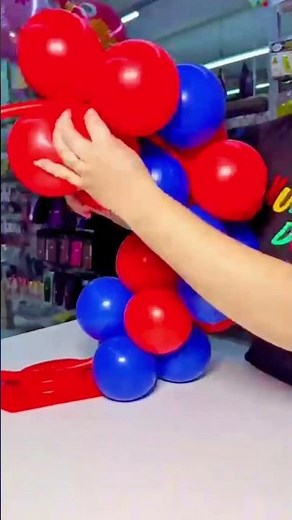 Ideia de Decoração Festa Homem Aranha: Arco de Balões com Bambolê #decoracaodefestainfantil