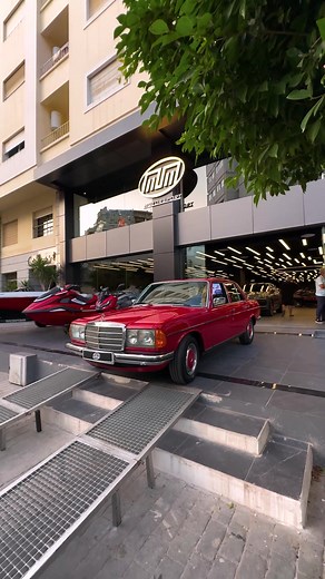 Explore the Features of the Mercedes 280 Model