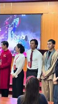 Nguyên Khang cùng các nghệ sĩ viếng thăm Phủ Chủ Tịch