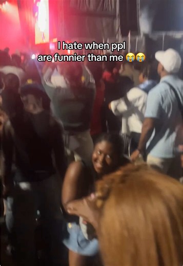 @essieeeb won the challenge wym wizkid in the back live performance 😭😭😭 #afrofestplus