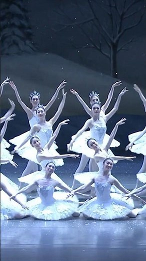 新国立劇場バレエ団『くるみ割り人形』より雪の結晶 National Ballet of Japan - The Nutcracker and the Mouse King #shorts