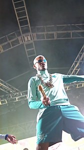 15K views · 36 comments | "Tua ex é uma delícia..."  Neiff, o rei do brega funk, comandou a Festa de Nossa Senhora da Luz em Matriz da Luz com toda energia! A multidão vibrou ao som dos maiores hits, em uma noite que já está marcada na história!  E calma que ainda tem mais! 朗 Já já, Thaizinha sobe no palco pra encerrar a segunda noite de shows com chave de ouro!  #MatrizDaLuz #FestadeNossaSenhoradaLuz #Cultura | Prefeitura de São Lourenço da Mata | Facebook