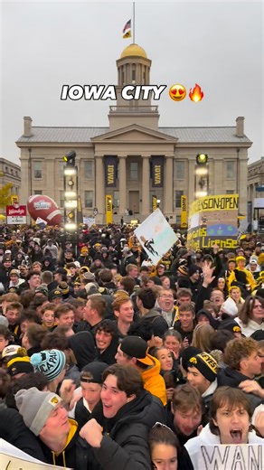 Big Noon Kickoff on FOX on Instagram: "LET’S GO BIG NOONIN’ HAWKS🔥🤩"