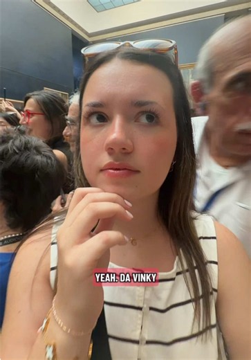 🤭🤭🤭 #monalisa #davinky #louvre #paris #parisfrance | Monalisa
