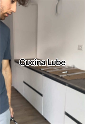 Montaggio di una bellissima cucina lineare #Lube @lube_misterbianco