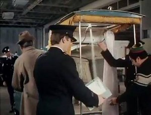 38K views · 269 reactions | Dans son film "Trafic", sorti en 1971, Jacques Tati met en scène Monsieur Hulot, dessinateur chez Altra, une petite société parisienne de fabrication automobile. L'histoire raconte les péripéties de M. Hulot lors du convoyage d'une Renault 4L aménagée en camping-car au salon automobile d'Amsterdam. Un film visionnaire pour l'époque. #campingcar #motorhome #autocaravane #Renault #Cinéma #film | Camping-Car Magazine | Facebook