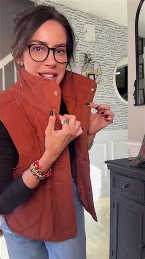 Puffer vest with standup collar, functional buttons and lightweight #puffervest #vest #fallvest