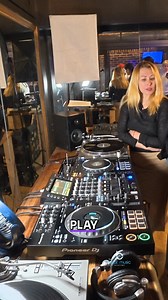 Learn how to create and lock loops on a DJ setup using hardware controls. Level up your DJ skills with this quick tip from @nillagreen at The Beat Music Academy. #djschool #vinyl #djsetup #djgear #electronicmusic #djacademy #dj | The Beat Music Academy