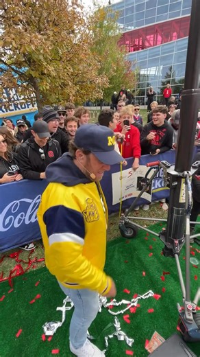 2.1M views · 4.9K reactions | I’ve got guys trying to do height checks on me in Columbus. I’m 5’10.5, find a new slant | David Portnoy - El Presidente | Facebook