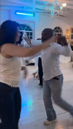 20 reactions | Our Christmas SPECIAL- A Gift to Everyone : Xmas Package : Purchase before 12 Dec' 25 : R795 Per Single or R975 Per Couple Incl: 2 X Halfhour Private Dance Lessons 2 X 1Hr Group Classes of your choice. 0836275142 /info@dancejunxion.co.za . | Marda Vasconcellos | Facebook