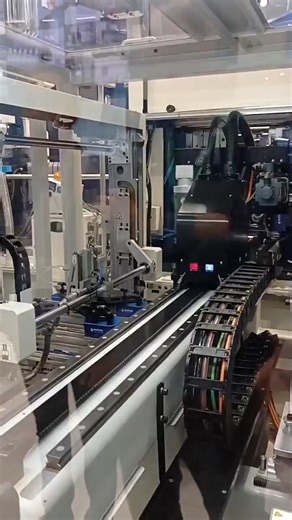 #SeñorMoldes #17_0855 @Dean Meynell combines #haitian with #IML. Haitian is the world's largest manufacturer of injection moulding machines by volume. Pairing it with IML (In-Mould Labelling) highlights the application of this high-precision decoration technology on high-productivity, cost-effective machinery. It's a significant combination for the mass production of labelled packaging containers. #Haitian #IML #InMouldLabelling | El Señor Moldes MX