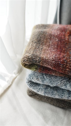 𝒕𝒉𝒆 𝒃𝒂𝒔𝒊𝒍 貝所織物 on Instagram: "當降溫的鐘聲響起🔔 （大家要注意保暖喔！！！） #棒針 #棒針編織 #棒針編み #棒針編み初心者 #毛線 #毛線編織 #knitting #編織 #編織日常 #編織教學 #鉤針 #鉤織 #yarnaddict #yarnlove #knitterofinstagram #knittaddict #knitting_is_love"