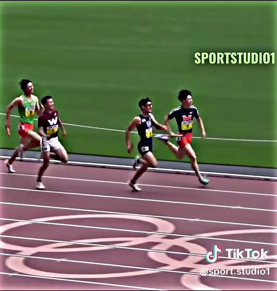 This catch up😱#track #trackandfield #catchup #4x400m #relay #fyp #viral