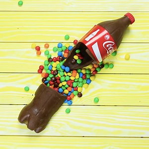 Unique plastic bottle hacks you should know.👇🏼♻️ bit.ly/2exJHrh | 5-Minute Crafts