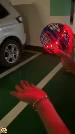 Discover the Ultimate Flying Gyro-Ball Toy