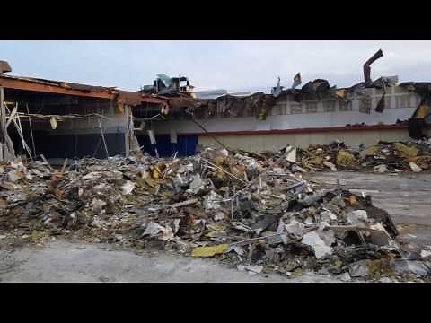 Inside Rolling Acres Mall Demolition (Dead Malls) last look at Rolling Acres Mall - Akron, Ohio