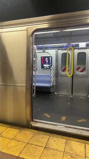 R179 R train leaving DeKalb Ave