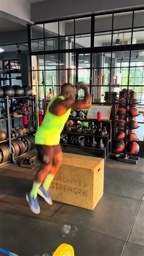 How to do Box Jump Over #crossfit #activelifestyle #makeyourbodyyourmachine