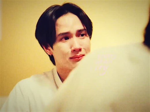 𝙟𝙖𝙫𝙖𝙨𝙖𝙮𝙖𝙣𝙜 on Instagram: "#surfjava || she so handsome when cry, i love so much Van 🥺 #viral #gmmtv #foryou #boyslove"