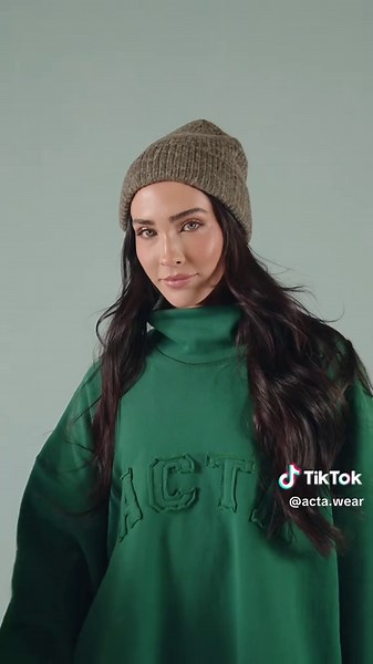 Introducing the first ever ACTA ADVENT CALENDAR! A very LIMITED QUANTITY will be available to shop 11/27 at 4pm! Retail value $530  for $350! 🖤 Inside: 40oz HydroJug Luxe Traveler Evergreen Baby Tee Leopard Baby Tee Leopard Beanie Leopard Tote Leopard Crewneck Leopard Leggings 28” Evergreen 5” Biker Short Leopard Double Edge Bra Evergreen Criss Cross Tank $50 @wallicases gift card Acta Crew Socks