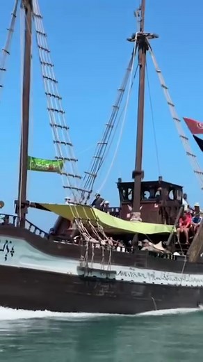 Excursion en bateau Pirate 🏴‍☠️ à l’ile des flamants roses 🦩🏖️ #djerba #bateaupirate #summer #Vacances #Pirates #Excursion #ÎleDesFlamantsRoses | Tunisiebooking.com