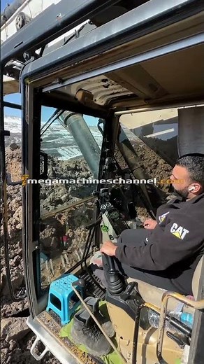 Watching The Operator How Operates The Caterpillar 375 Excavator!