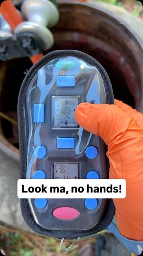 “Look ma, no hands!” 😎 Running this Vac-Con SE12 PRO with nothing but the Aarcomm wireless remote on this line. This is the freedom of running the Vac-Con PRO Reel 💪🏼 #Sewer #hydrovac #sewerinspection | vacconjohn