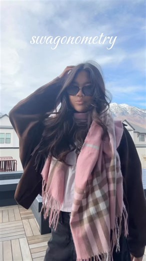 hanah 🪽 on Instagram: "whipped out the burberry scarf for the season ✌️"