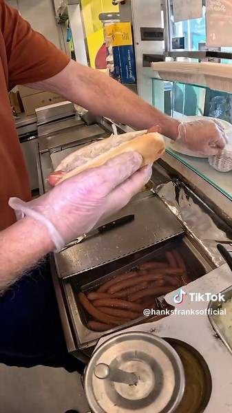 Hanks Franks (@hanksfranksofficial)’s videos with original sound - Hanks Franks