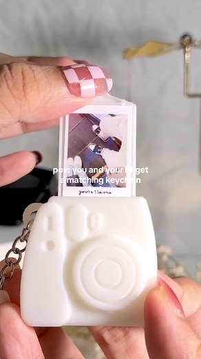 This is a sign to customized your keychain with loved ones! 🫶🏻🥰 #keychain #matchykeychain #keychaincute #giftforhim #giftforher #matchingkeychains #fyp