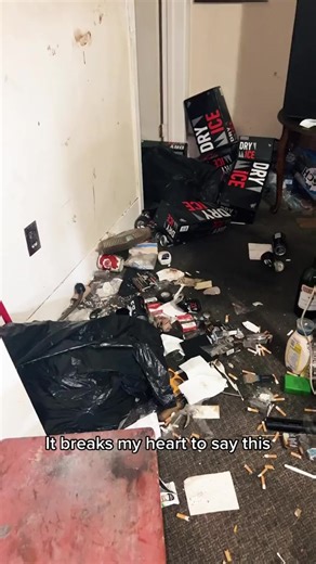 827K views · 5.7K reactions | The way that powerpaste melted those rust stains was just 凉 I watch this back and still can’t get over how satisfying that cleaning transformation was. #wecleaning #clean #cleaning #reels #viral #trending | We Cleaning | Facebook